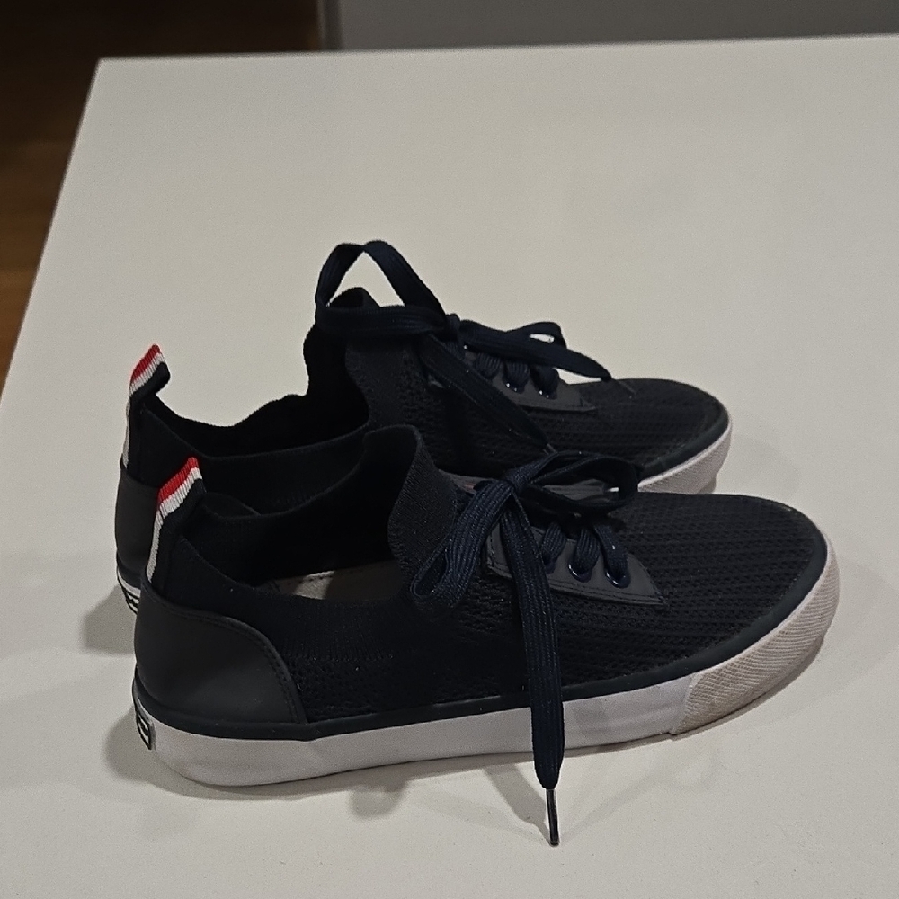 Tommy Bahamas Casual Navy Mesh Lace-Up Sneakers with Red/White Heel Tab Size 7